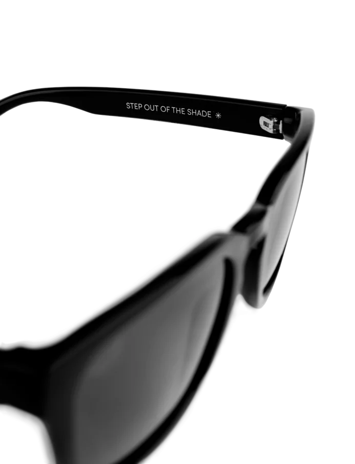 Elea Black