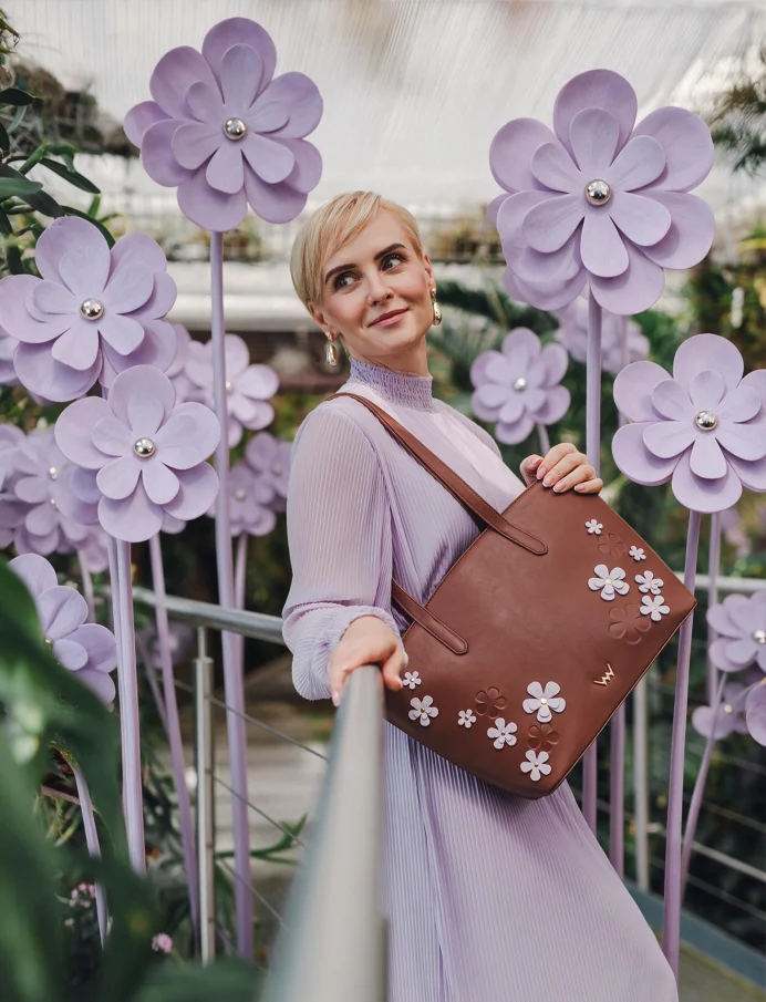 Fleuris Glow Brown