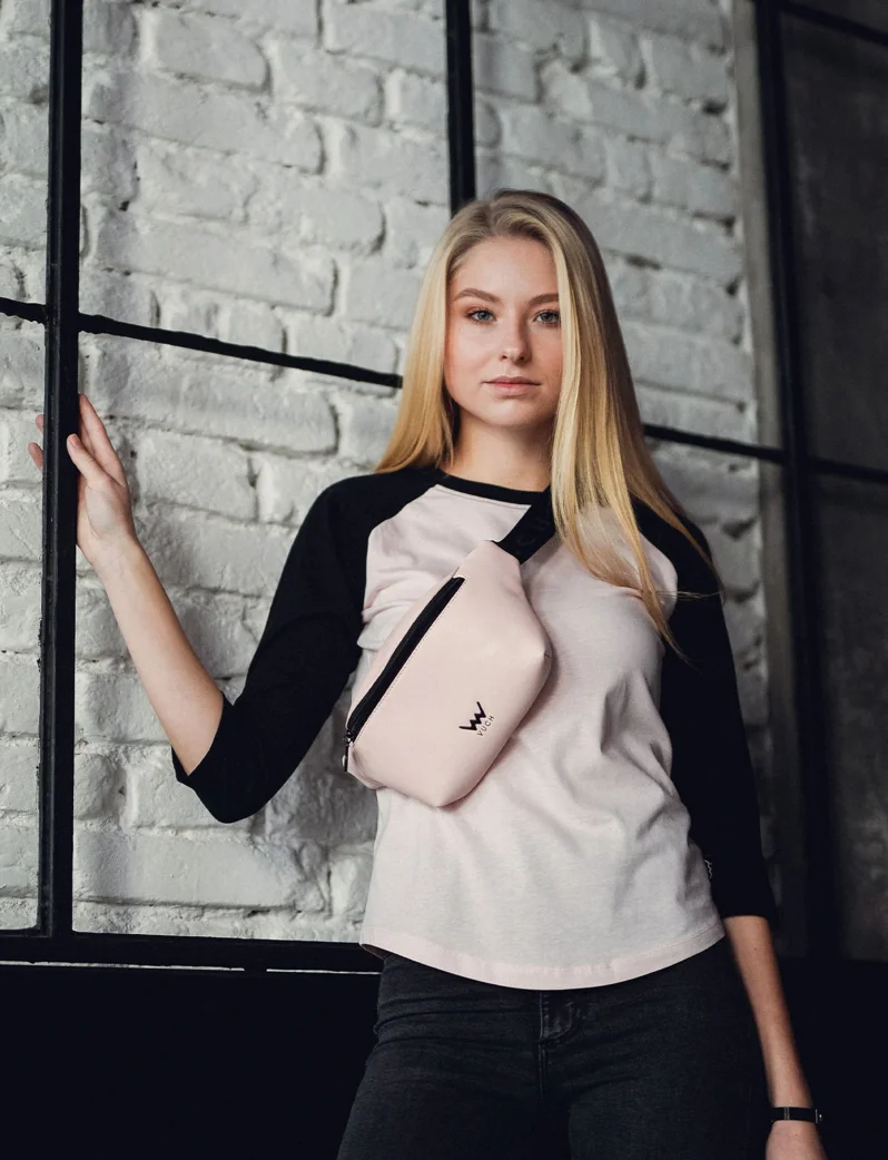 Leonora Pink