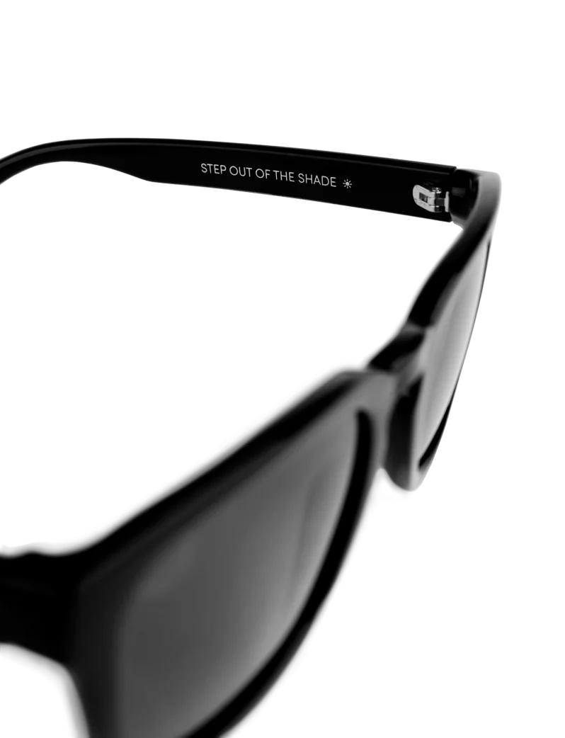 Elea Black