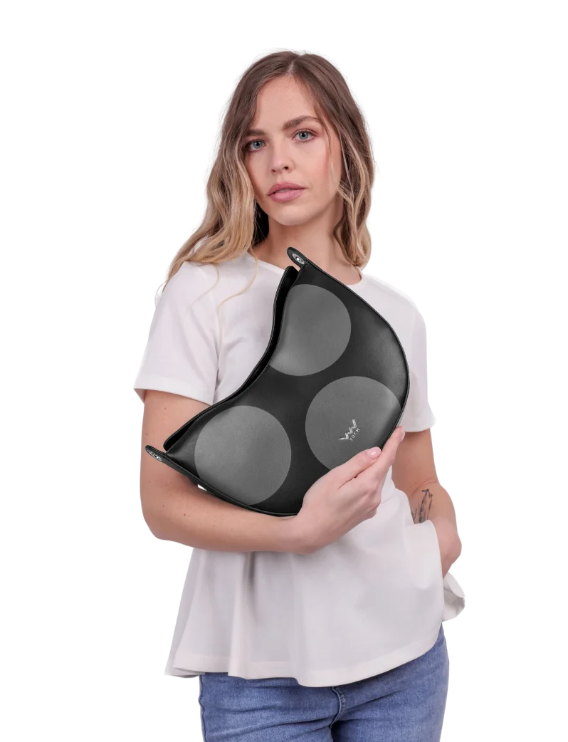 Carys Big Dot Black