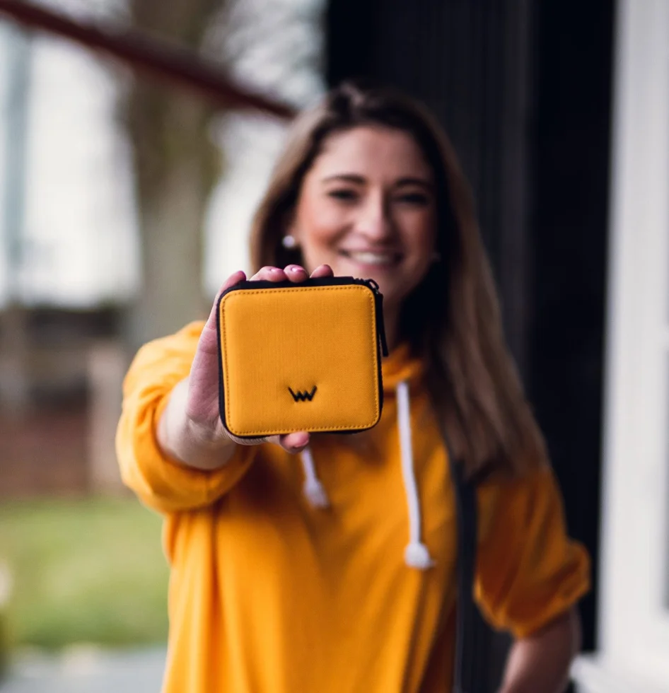 Mysli (eko)logicky a pořiď si novou peněženku VUCH z recyklovatelného materiálu.